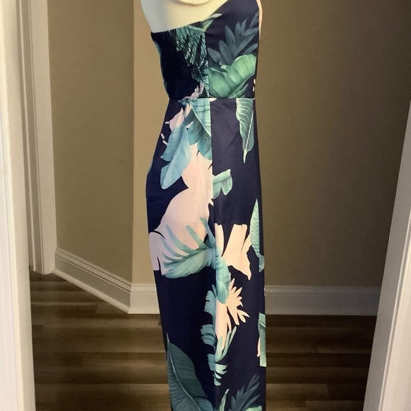 Lulus: Size M
Rain Forest Floral Strapless Jumpsuit Smocked Back For stretch - Picture 3 of 9